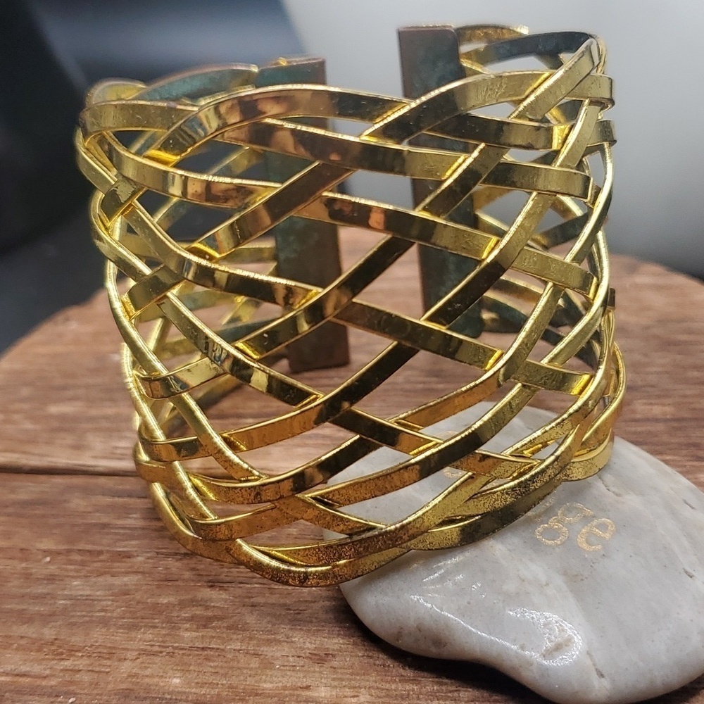 Overflow‎ lattice Greek cuff bracelet